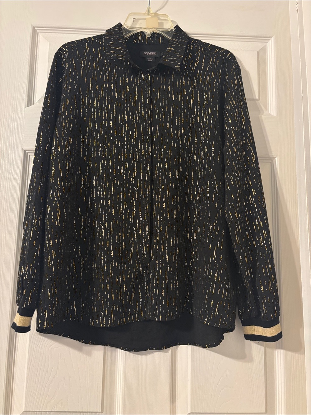 Kensie Black & Gold Long-Sleeve Button Front Blouse